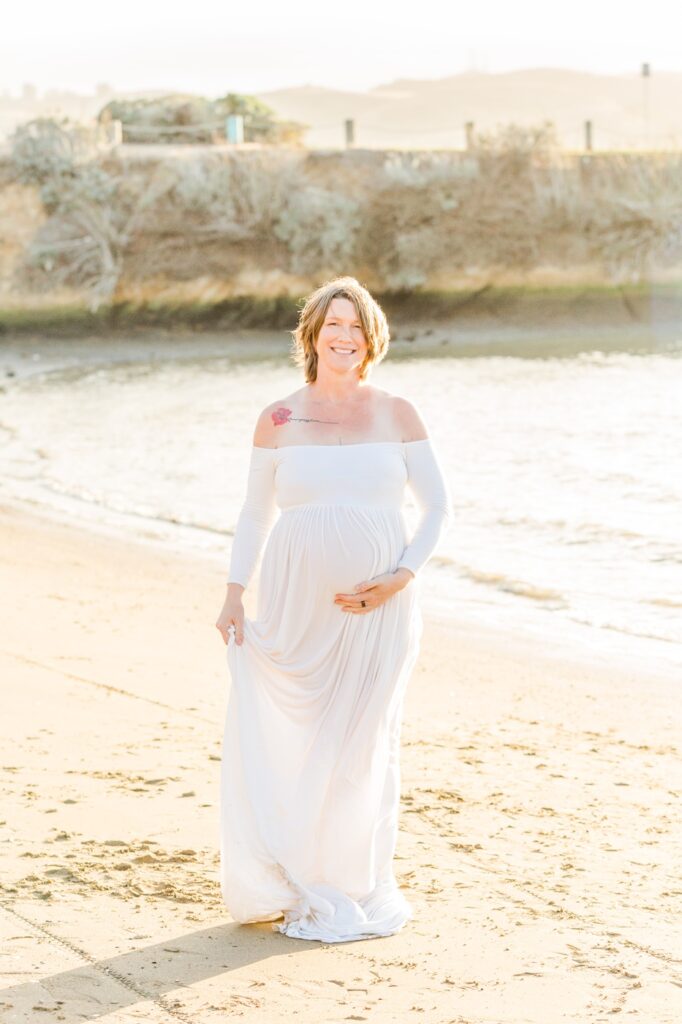 Maternity photo of mom at beach in Benicia
